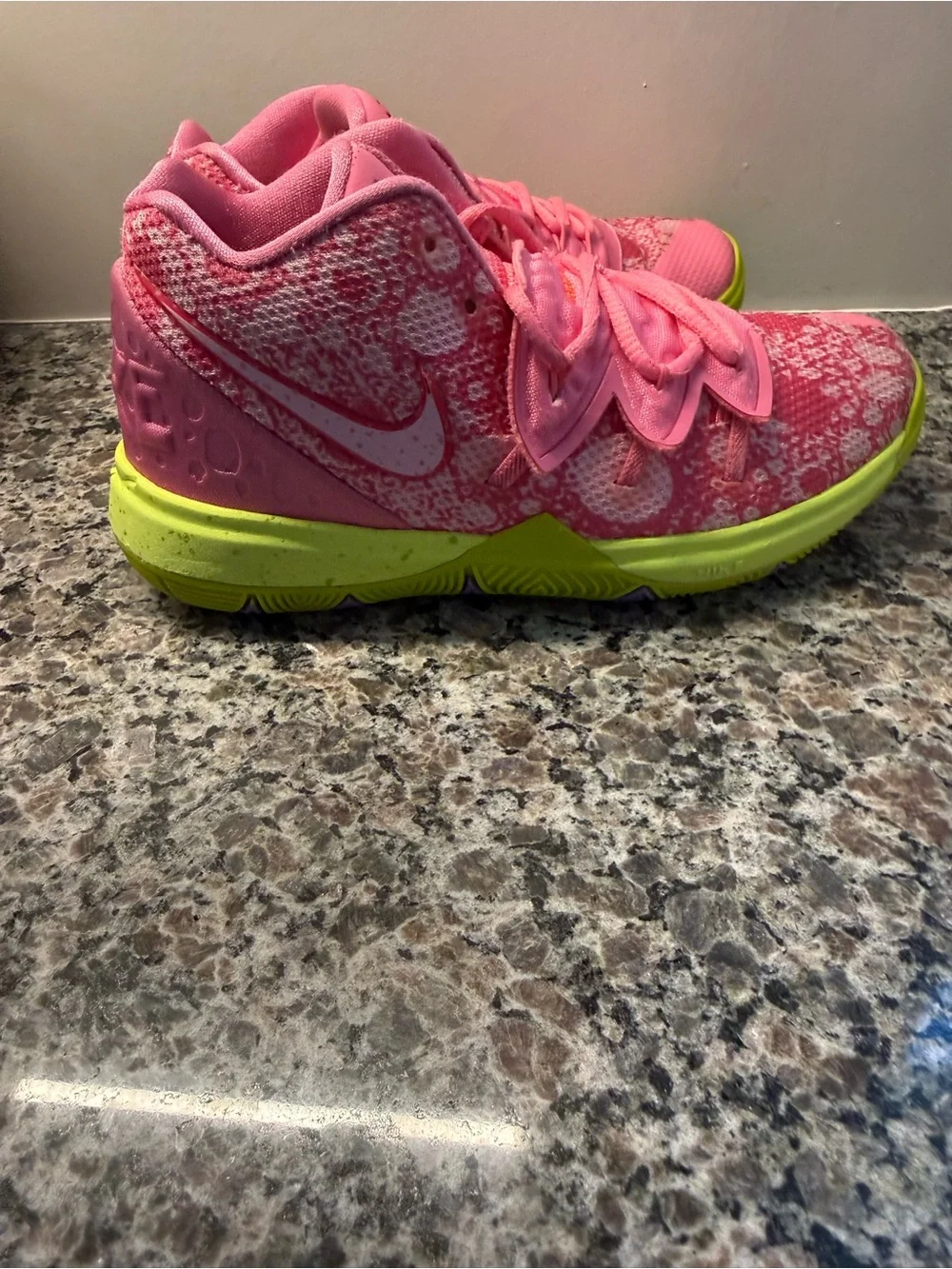 Nike kyrie 5 Patrick star edition (SpongeBob) size 1 youth like new